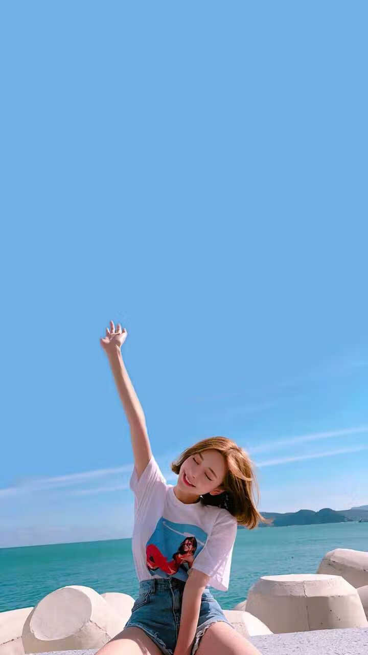 那不勒斯锋线支点吸引防守重心，那不勒斯中锋